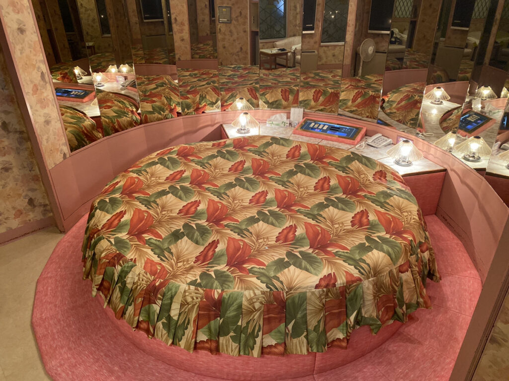 ラブホのベッド